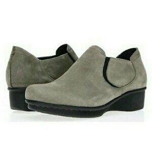Dansko Lynn Nubuck Clogs size 40 EU; 9.5 - 10 US in Gray150+